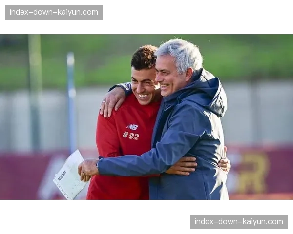 蒙扎主帅帕拉迪诺赛前发布会确认,球队将继续使用三后卫体系