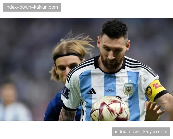 特写：在训练结束后，一位球队领袖主动加练罚球两百次